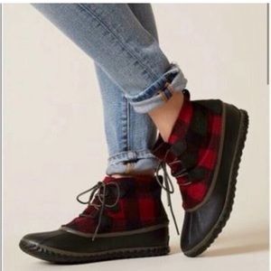Sorel Out n About buffalo plaid lace up winter boots womens 8.5 - CUTE